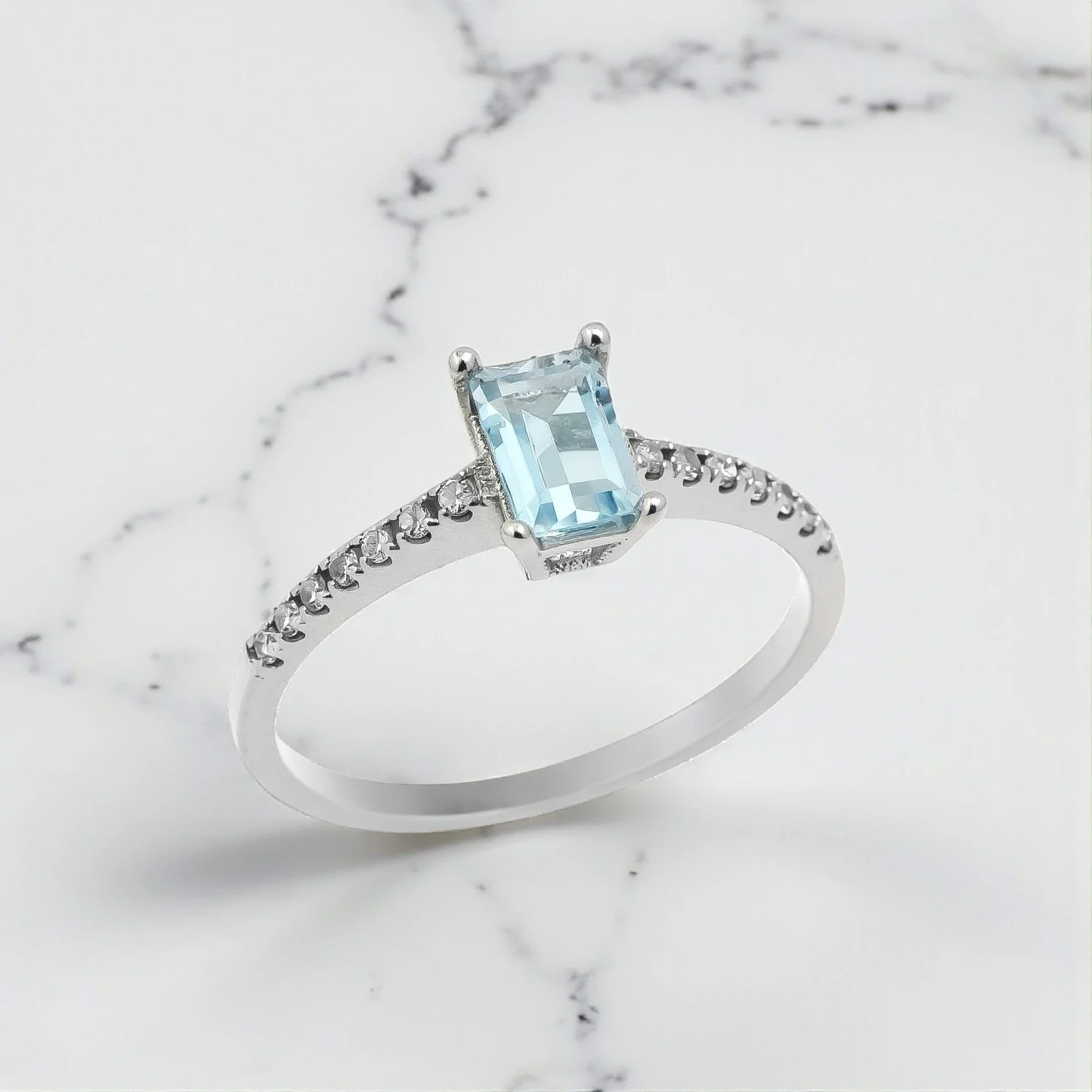 Δαχτυλίδι Αρραβώνα Λευκόχρυσο με Ζαφείρι Aquamarine